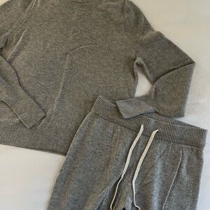 Summersalt Women's Gray Sweater & jogger pants size M/L
